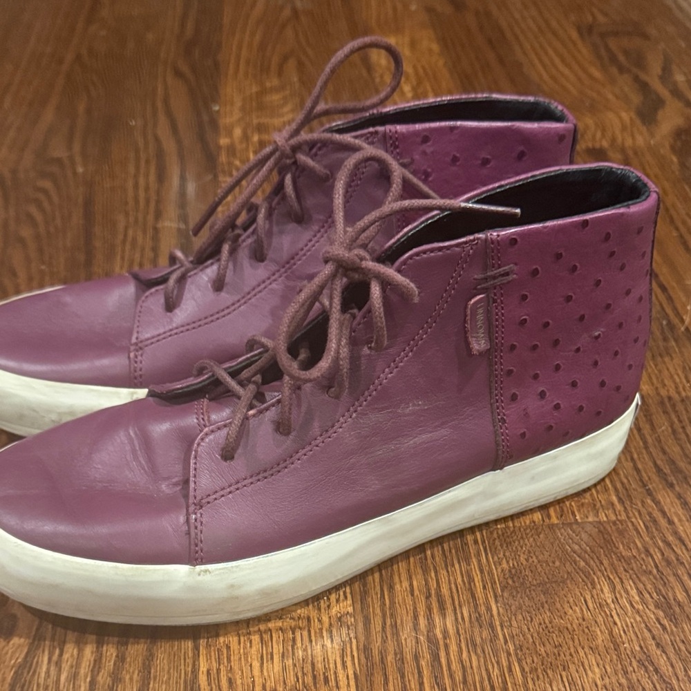 Unknown Leather HighTop Sneaker Size 9